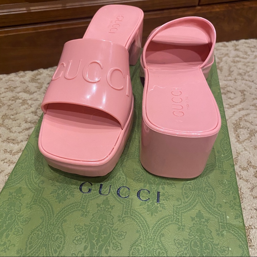 GUCCI pink slides size 8 (38) New